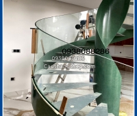 Cầu thang xoắn ốc kết hợp kính cường lực cho biệt thự  tại miền Tây