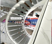 Khám phá những ưu và nhược điểm của cầu thang thép trong nhà ở
