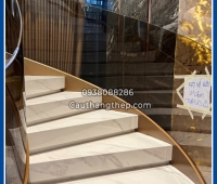 Cầu thang xoắn ốc căn hộ Duplex Quận 7