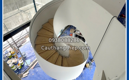 Thi công cầu thang xoắn ốc cho Penhouse quận 2